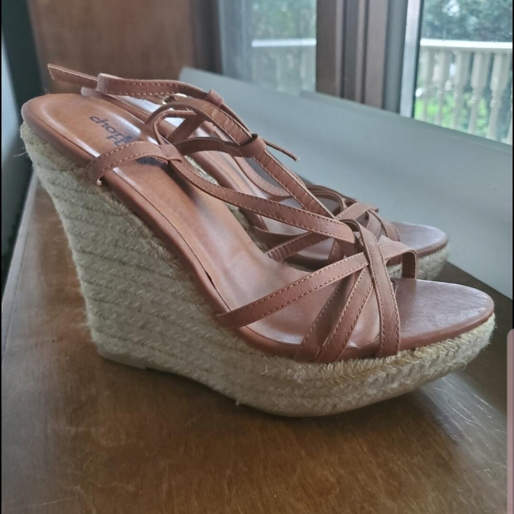 Chesnut brown wedges